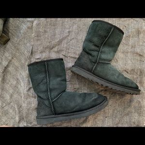 Ugg classic short black boots